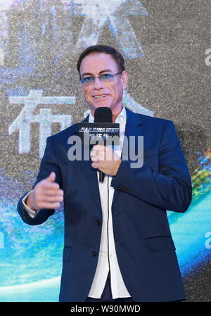 Usa Hollywood action star Jean-Claude Van Damme spricht während einer Pressekonferenz für den Film "Der Pancake Man' in Peking, China, 25. November 2014. Stockfoto