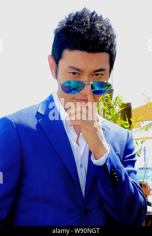 Chinesische Schauspieler Huang Xiaoming stellt bei einem Fotoshooting für seinen Film, die Überfahrt, während der 67. Filmfestival in Cannes Cannes, Frankreich, 18. Mai 2014. Stockfoto