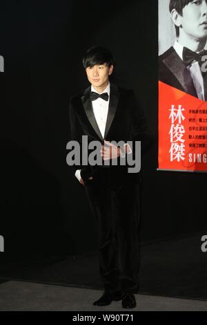 Singaporean Sänger JJ Lin stellt während der "GQ Männer des Jahres Awards" in Taipei, Taiwan, 24. November 2014. Stockfoto