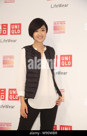 Taiwanesische Schauspielerin Gwei Lun-Mei stellt bei einer Werbeveranstaltung für Uniqlo in Taipei, Taiwan, 31. Oktober 2014. Stockfoto