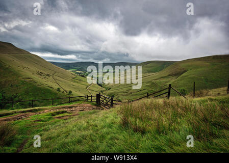 Blick von Jacob's Ladder auf der Pennie Weg in Richtung obere Stand und Morley, wo der Pennine Way beginnt: Dieser Abschnitt ist ein beliebter Spaziergang. Stockfoto