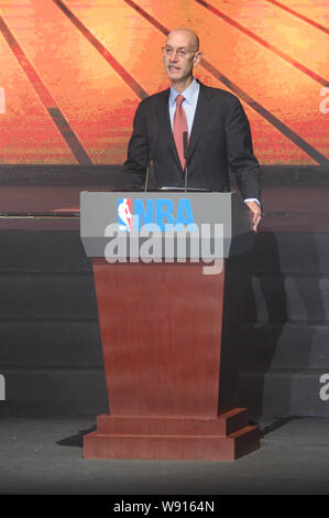 NBA Commissioner Adam Silber spricht an der Anta & NBA Partnerschaft Ankündigung Pressekonferenz in Peking, China, 13. Oktober 2014. Anta Sports Pr Stockfoto