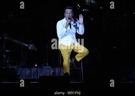 Taiwanesische Sänger Jonathan Lee führt bei seinem Konzert in Taipei, Taiwan, 28. September 2013. Stockfoto