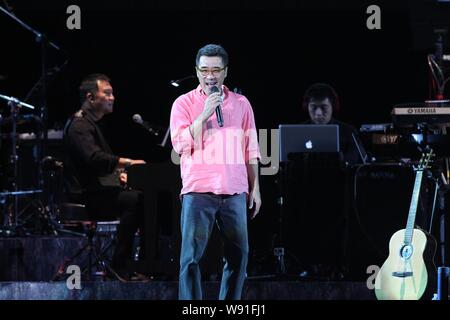 Taiwanesische Sänger Jonathan Lee führt bei seinem Konzert in Taipei, Taiwan, 28. September 2013. Stockfoto