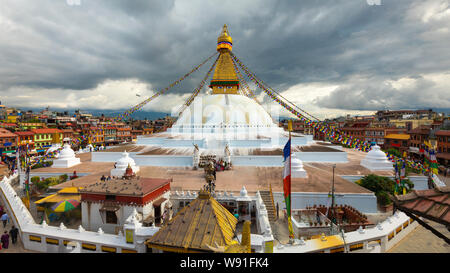 Über Ansicht der Boudhanath Stupa, die buddhistische Stupa in Boudha Stupa dominiert die Skyline; es ist einer der größten stupas Der einzigartige Struktur in der wor Stockfoto