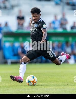 Chemnitz, Deutschland. 11 Aug, 2019. Fussball: DFB-Pokal, Chemnitzer FC - Hamburger SV, Runde 1, im Stadion auf der Gellertstraße. Hamburger Jeremy Dudziak spielt den Ball. Credit: Robert Michael/dpa-Zentralbild/dpa - WICHTIGER HINWEIS: In Übereinstimmung mit den Anforderungen der DFL Deutsche Fußball Liga oder der DFB Deutscher Fußball-Bund ist es untersagt, zu verwenden oder verwendet Fotos im Stadion und/oder das Spiel in Form von Bildern und/oder Videos - wie Foto Sequenzen getroffen haben./dpa/Alamy leben Nachrichten Stockfoto