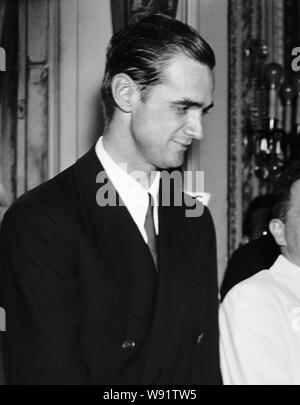 Vintage Foto von American Business tycoon, Pilot, Ingenieur, Filmproduzent und Philanthrop Howard Hughes (1905 - 1976). Das Bild von Harris & Ewing wurde in Washington DC am 21. Juli 1938, ein paar Tage nach Hughes eine Aviation aufzeichnen, indem Sie ein "Rund um die Welt in über 91 Stunden eingestellt. Stockfoto