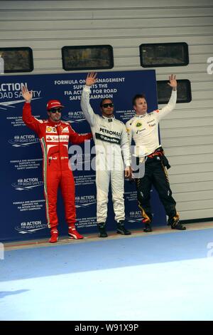 (Von links) Spanisch F1-Pilot Fernando Alonso von Ferrari, F1-Pilot Lewis Hamilton von Mercedes und der finnische Formel 1-Pilot Kimi Räikkönen von Lotus w Stockfoto