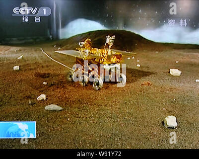 In diesem TV-Greifer am 27. Oktober 2013 übernommen, ein Mond Rover für China neue Mondsonde mission wird an der Xichang Satellite Launch Center getestet. in der Nähe von Stockfoto