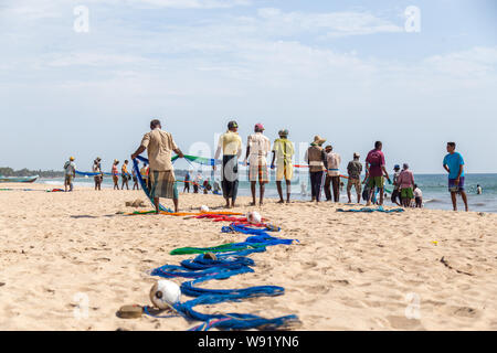 Fischer bei Uppuveli Strand in Trincomalee, Sri Lanka Stockfoto