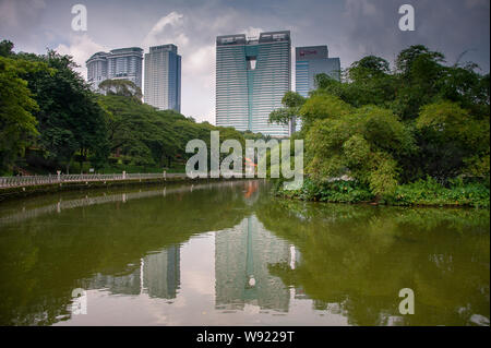 Kuala Lumpur, Malaysia - Juni 2019: KL Sentral Skyline vom Perdana botanischen Garten gesehen Stockfoto