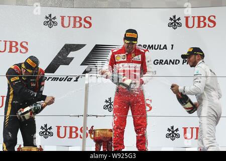 (Von links) Finnische F1 Fahrer Kimi Räikkönen von Lotus, Spanisch F1-Pilot Fernando Alonso von Ferrari und britischen F1-Pilot Lewis Hamilton Mercedes s Stockfoto