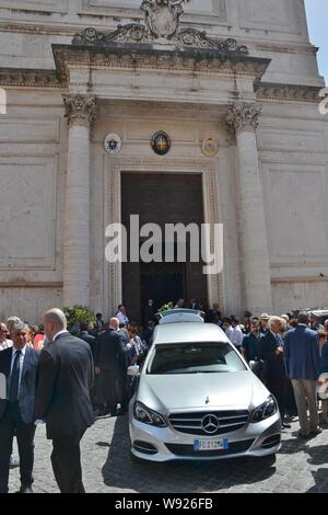 Beerdigung von frabrizio Saccomanni. In der Kirche von San Salvatore in Lauro. Auf dem Foto (Marcellino Radogna/Fotogramma, Rom - 2019-08-12) p.s. La foto e 'utilizzabile nel rispetto del contesto in Cui e' Stata scattata, e senza intento diffamatorio del decoro delle Persone rappresentate Stockfoto