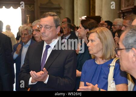 Beerdigung von frabrizio Saccomanni. In der Kirche von San Salvatore in Lauro. Auf dem Foto Mario Draghi mit seiner Frau (Marcellino Radogna/Fotogramma, Rom - 2019-08-12) p.s. La foto e 'utilizzabile nel rispetto del contesto in Cui e' Stata scattata, e senza intento diffamatorio del decoro delle Persone rappresentate Stockfoto