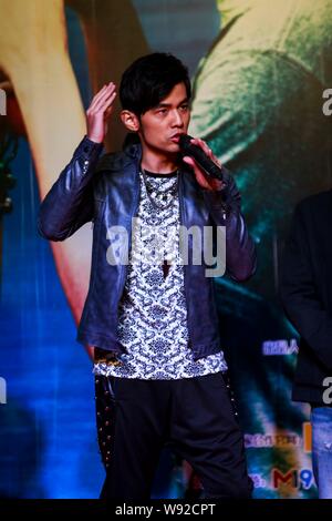 Taiwanesische Sänger und Schauspieler Jay Chou spricht während einer Premiere für taiwanesische Lyriker Vincent Reißzähne neuer Film, Rhythmus des Regens, in Peking, China, 11. Stockfoto