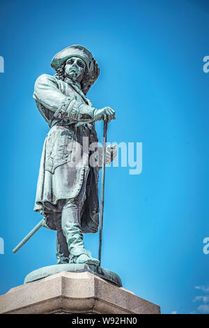 Die Statue der Städte Gründer Karl XI war der erste offizielle Statue in Karlskrona und wurde von König Oscar II. Am 4. Oktober 1897 eingeweiht. Stockfoto