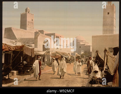 Eine Moschee in der Hauptstraße, Kairwan, Tunesien Stockfoto