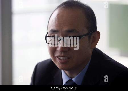------ Pan Shiyi, Mitbegründer, Chairman und Co-CEO der SOHO China, spricht in einem Interview in Shanghai, China, 8. Oktober 2010. Immobilienhaendler und Stockfoto