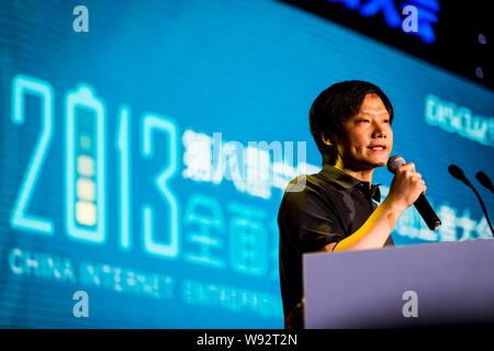 ---- Lei Jun, Vorsitzender der Kingsoft Co., Ltd. und CEO von Peking Xiaomi Technology Co., Ltd., spricht während das China Internet Unternehmer (Webmas Stockfoto