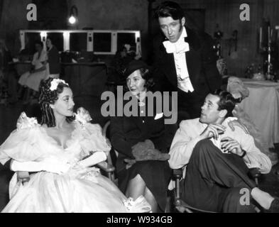 HENRY FONDA, James Stewart, Barbara Stanwyck und JOAN CRAWFORD in der traumhaften HUSSY (1936), von Clarence Brown. Credit: M.G.M/Album Stockfoto