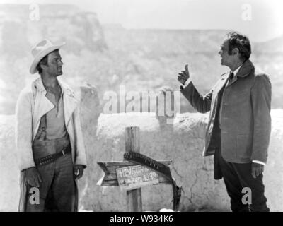 HENRY FONDA und TERENCE HILL in Mein Name ist Nobody (1973) - Originaltitel: IL MIO NOME E NONE -, Regie: Tonino Valerii. Credit: ALCINTER/Album Stockfoto