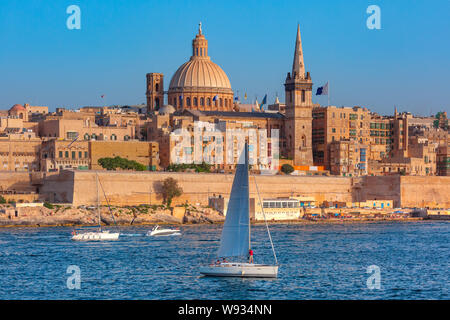 Valletta-Skyline von Sliema bei Sonnenuntergang, Malta Stockfoto