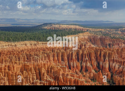 Bryce Canyon National Park, Utah, USA: September 5, 2015: Panoramablick des Bryce Canyon Amphitheater Stockfoto