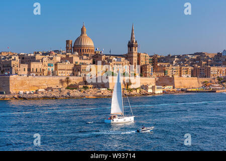 Valletta-Skyline von Sliema bei Sonnenuntergang, Malta Stockfoto