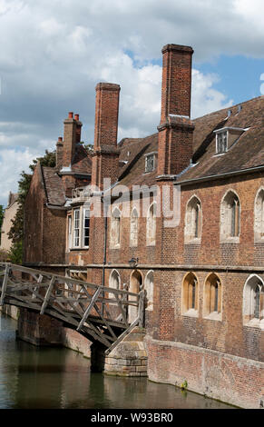 Die mathematische Brücke an der Queen's College, Cambridge, England. Stockfoto
