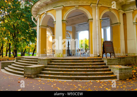 St. Petersburg, Russland - Oktober 3, 2016. Rossi Pavillon in der michailowski Garten - kleine Pavillon im Empire Stil gebaut von Carlo Rossi 1825. St-P Stockfoto
