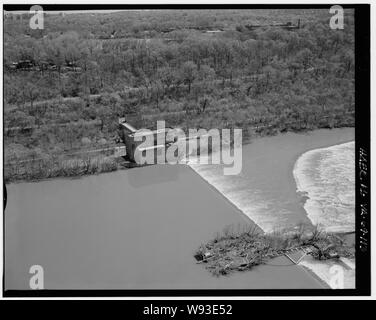 Luftbild bei wenig FÄLLT DAMM Blickrichtung Nordost. - George Washington Memorial Parkway, entlang der Potomac River von McLean nach Mount Vernon, VA, Mount Vernon, Fairfax County, VA Blick auf die Wenig fällt Dam und Pumpwerk auf dem Potomac River, Teil der Washington Aquädukt System, in Brookmont, Maryland. Die Clara Barton Parkway ist hinter der Pumpstation gesehen. Hinweis: Die George Washington Memorial Parkway Etikettierung in dieser Fotoserie ist für Bibliothek des Kongresses Katalogisierung zur Verfügung gestellt, aber dieses Bild zeigt die Clara Barton Parkway und Umgebung in Maryland. Stockfoto