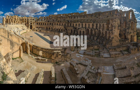 Ruinen von Amphitheater von El Jem, ein UNESCO-Weltkulturerbe, in Tunesien, in Nordafrika Stockfoto