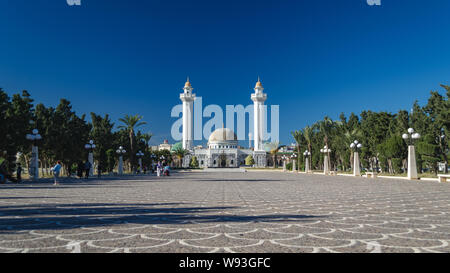 Spalten und Minarett der Mausoleum des ersten Präsidenten der Tunesien - Habib Bourguiba, in Monastir, Tunesien. Stockfoto