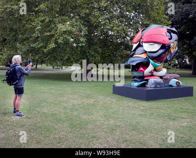 Zak Ove Skulptur "Autonome Morris' in Regents Park London Teil der Frieze Art Show Stockfoto