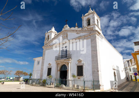 Die Kirche Igreja de Santa Maria in Lagos, Algarve, Portugal. Stockfoto