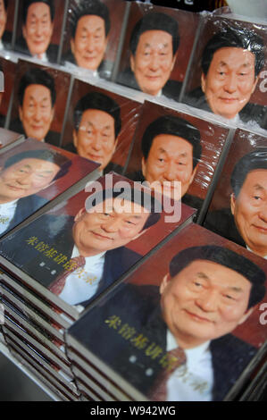 ---- Kopien des Buches, Zhu Rongji Rede erfassen, sind für den Verkauf an einer Buchhandlung in Peking, China, 11. September 2011. Ehemaligen chinesischen Ministerpraesidenten Zhu R Stockfoto