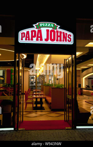 ---- Blick auf eine Niederlassung von Papa Johns Pizza in Shanghai, China, 13. Mai 2010. Private-equity-Firmen, die schauen, um die Gelüste von China gr zu erfüllen Stockfoto