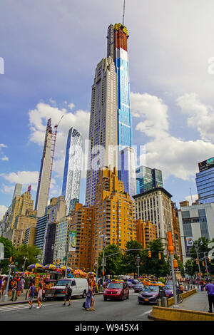 Blick auf die Straße von Manhattan vom Columbus Circle, 60th St und Broadway, New York City Augusti 2019. USA. Stockfoto