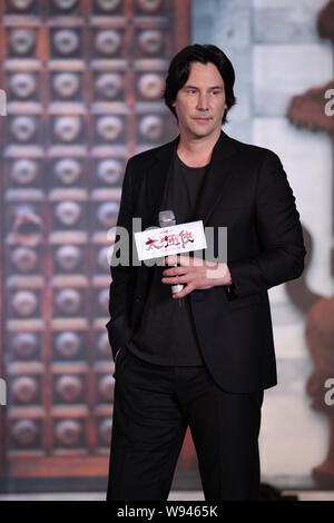 Kanadische Schauspieler und Regisseur Keanu Reeves stellt auf einer Pressekonferenz für die Premiere des Films, einem Mann von Taichi, während des 16. Shanghai Internatio Stockfoto