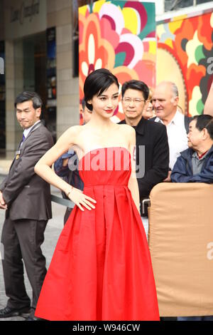 Hong Kong Model und Schauspielerin Angelababy Posen zu einem Frühlingsfest Aktivität in Hongkong, China, 31. Januar 2013. Stockfoto
