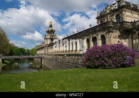 Klassische Ansicht der historischen Dresdner Zwinger von außen. Stockfoto