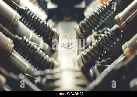 Innerhalb eines alten V8-Motor in Fahrzeugen und Flugzeugen, die den Zylinder, Ventile und Federn verwendet Stockfoto