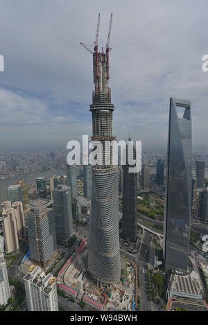 Die überstieg-out Shanghai Tower, am höchsten, ist im Bau neben dem Shanghai World Financial Center, zweithöchste, Jinmao Tower, der Dritthöchste Stockfoto