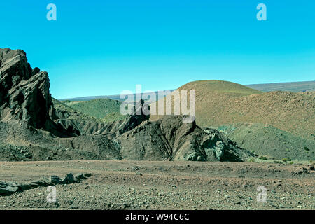 Atacama, Chile: Die Valle del Arcoiris, Rainbow Valley mit seiner Vielfalt von Farben in den Hügeln; die Erde Farben, rot, beige, grün, weiß, gelb Stockfoto