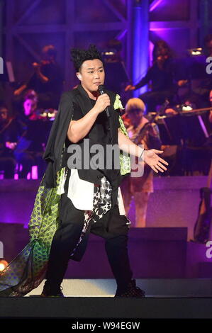 Hong Kong Sänger Eason Chan führt während seines Lebens Konzert im HK Coliseum in Hongkong, China, 6. Juli 2013. Stockfoto