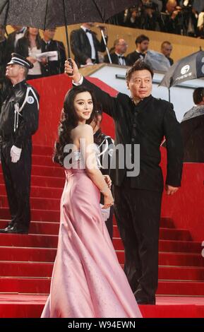 Chinesische Schauspielerin Fan Bingbing, front, Posen auf dem roten Teppich, wie sie für die Eröffnungsfeier der 66. Internationalen Filmfestspiele von Cannes kommt ein Stockfoto