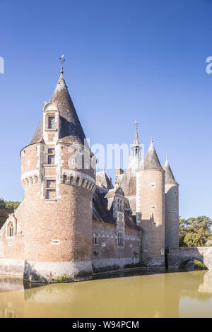 Das Chateau du Moulin in der Sologne, Frankreich. Aus dem Ende des 15. Jahrhunderts im Chateau du Moulin ist in der Sologne der französischen Loire gefunden Stockfoto