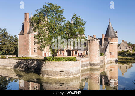 Das Chateau du Moulin in der Sologne, Frankreich. Aus dem Ende des 15. Jahrhunderts im Chateau du Moulin ist in der Sologne der französischen Loire gefunden Stockfoto