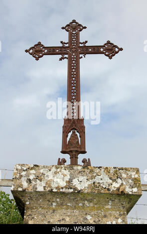 Kreuz am Straßenrand Vareilles Burgund Frankreich Stockfoto