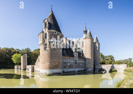 Das Chateau du Moulin in der Sologne, Frankreich. Aus dem Ende des 15. Jahrhunderts im Chateau du Moulin ist in der Sologne der französischen Loire gefunden Stockfoto